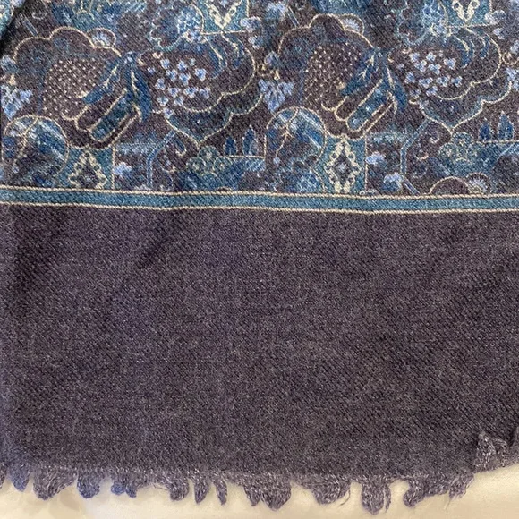 Ferragamo scarf - Picture 5 of 6